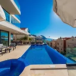 Villa Modern & Spacious In Kalamar Bay