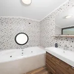 Villa Modern & Spacious In Kalamar Bay *