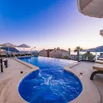 Villa Modern & Spacious In Kalamar Bay