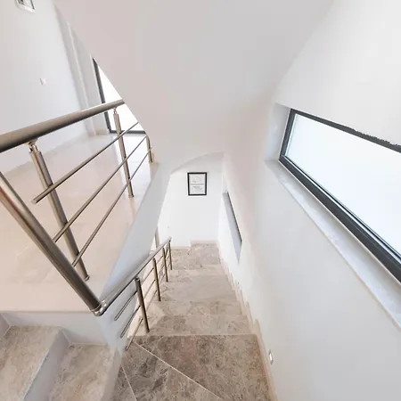 Villa Modern & Spacious In Kalamar Bay *