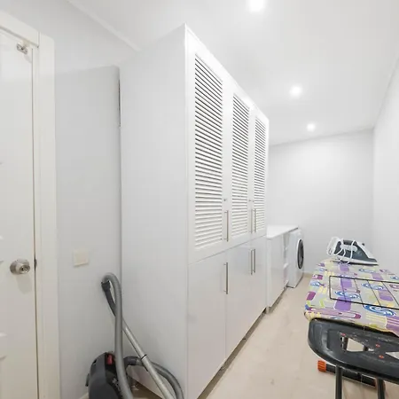 Вилла Modern & Spacious In Kalamar Bay