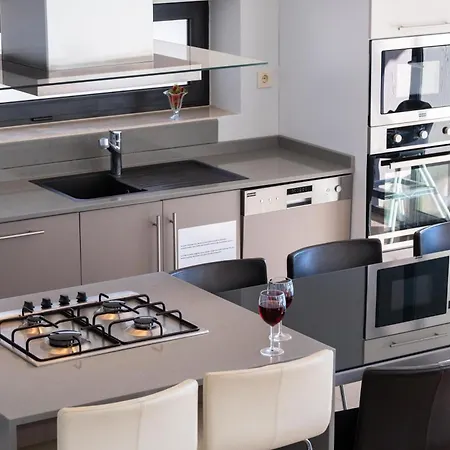 Вилла Modern & Spacious In Kalamar Bay