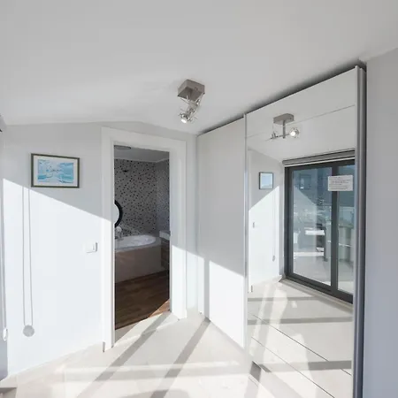Modern & Spacious In Kalamar Bay Вилла *